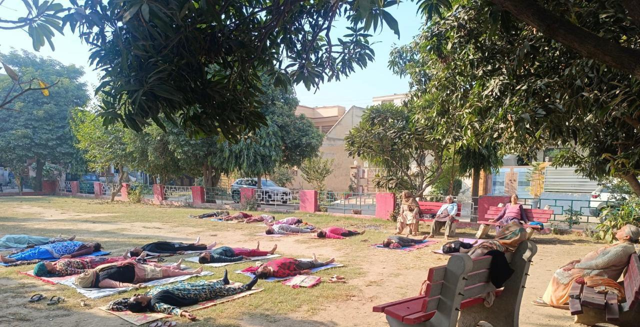 योग शरीर से आलस्य दूर कर तरोताजा रखने में मदद करता है-एसडीएम खरड़ गुरमंदर सिंह